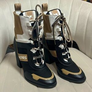 Women’s size 6 MK BOOTS